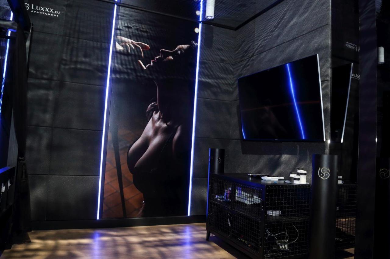 Bdsm Apartament Czestochowa Luxxx - Adults Only - Tylko Dla Doroslych Exteriör bild